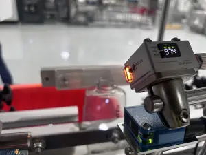 Zdjęcie aplikacja kontroli koloru butelki